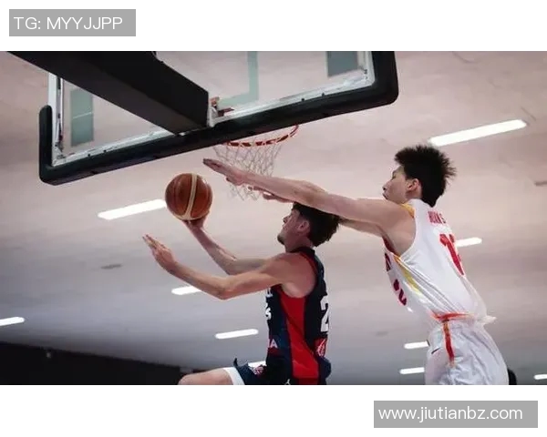 美国男篮与加拿大男篮激战正酣争夺篮球荣耀的巅峰对决